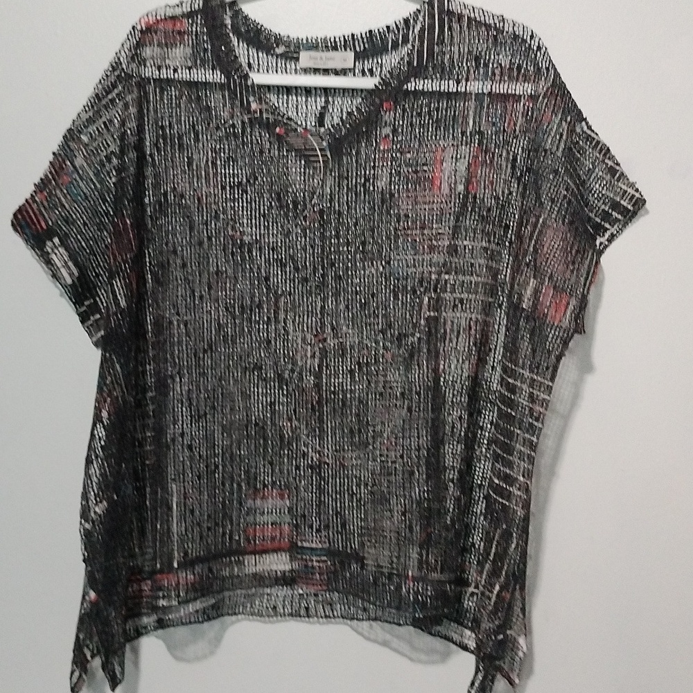 Jess & Jane V neck sheer top size M